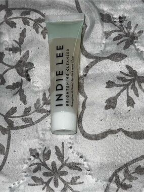 Indie Lee Brightening Cleanser — Mint Green & White